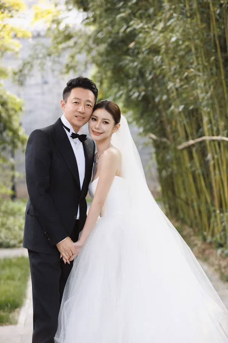 汪小菲（左）和馬筱梅尋得第二春。翻攝時尚新娘官方微博