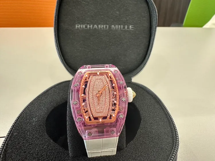 今天以3900萬元拍出的RM07-02粉紅鑽表。行政執行署提供