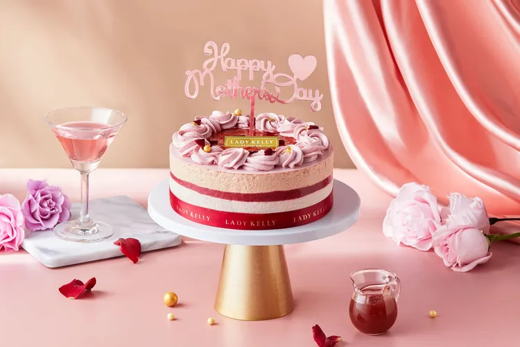 母親節限定新品「絲絨玫瑰」，特別選用歐洲進口荔枝與覆盆莓果泥製作。LADY KELLY提供