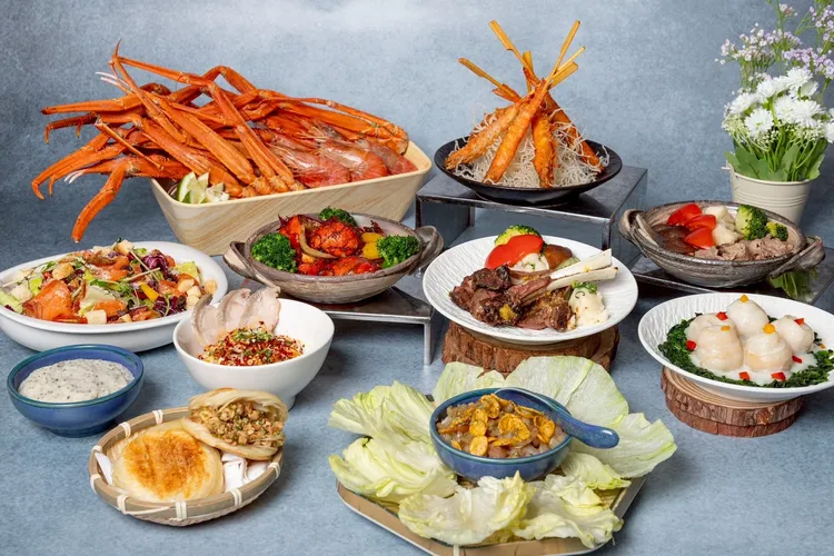 期間吃到飽菜色大升級，主打天使紅蝦、松葉蟹腳、XO醬炒龍蝦等料理。台北凱達大飯店提供