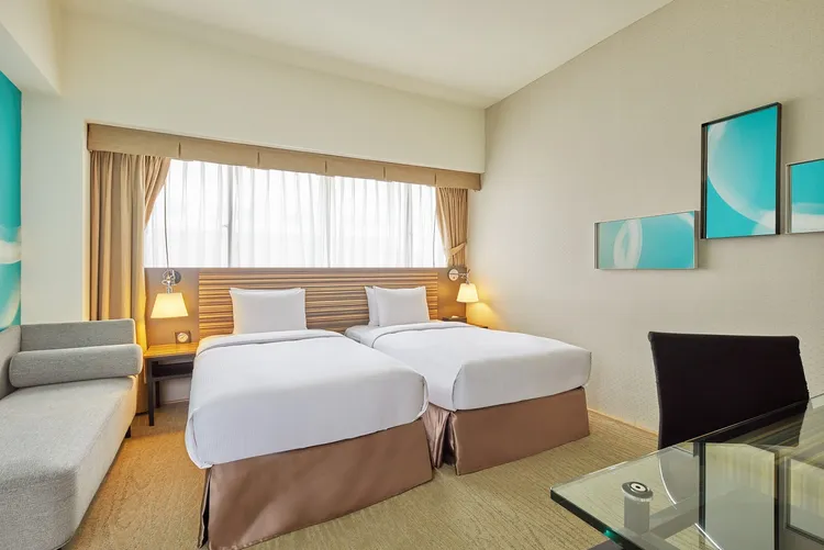 「吃飽睡好連住專案」，每人平日每晚1765元起，入住兩晚即贈Checkers自助晚餐，瞄準畢業季及暑期住宿市場。台北凱撒大飯店提供