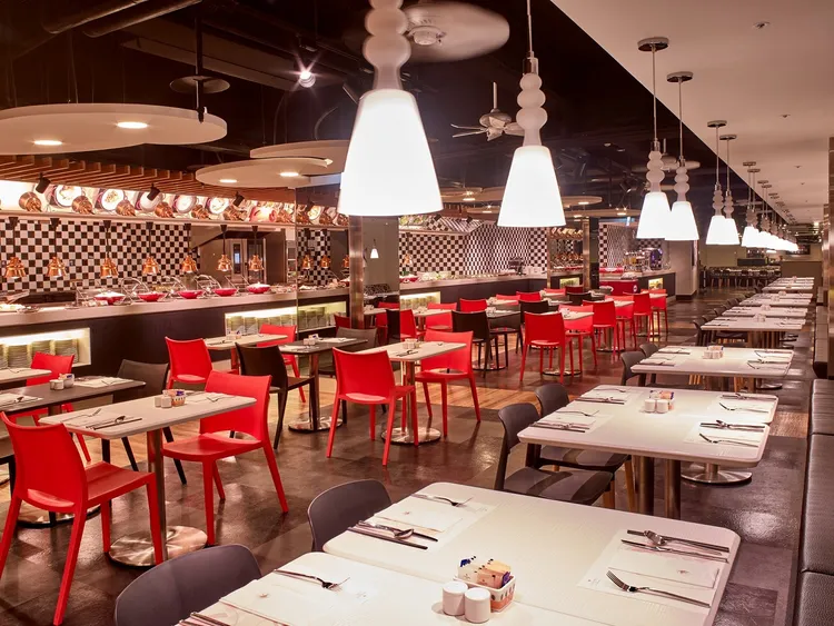 畢業季連住專案享免費兌換Checkers自助晚餐，讓畢業生與家人朋友吃住一次搞定。台北凱撒大飯店提供