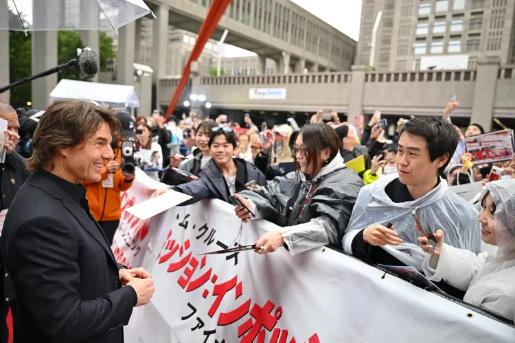 阿湯哥與粉絲互動。UIP提供