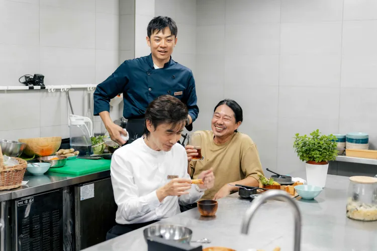 乱彈阿翔（右）驚喜回歸，與姚元浩（中）「浩腳翔起」終於重聚。好看娛樂提供