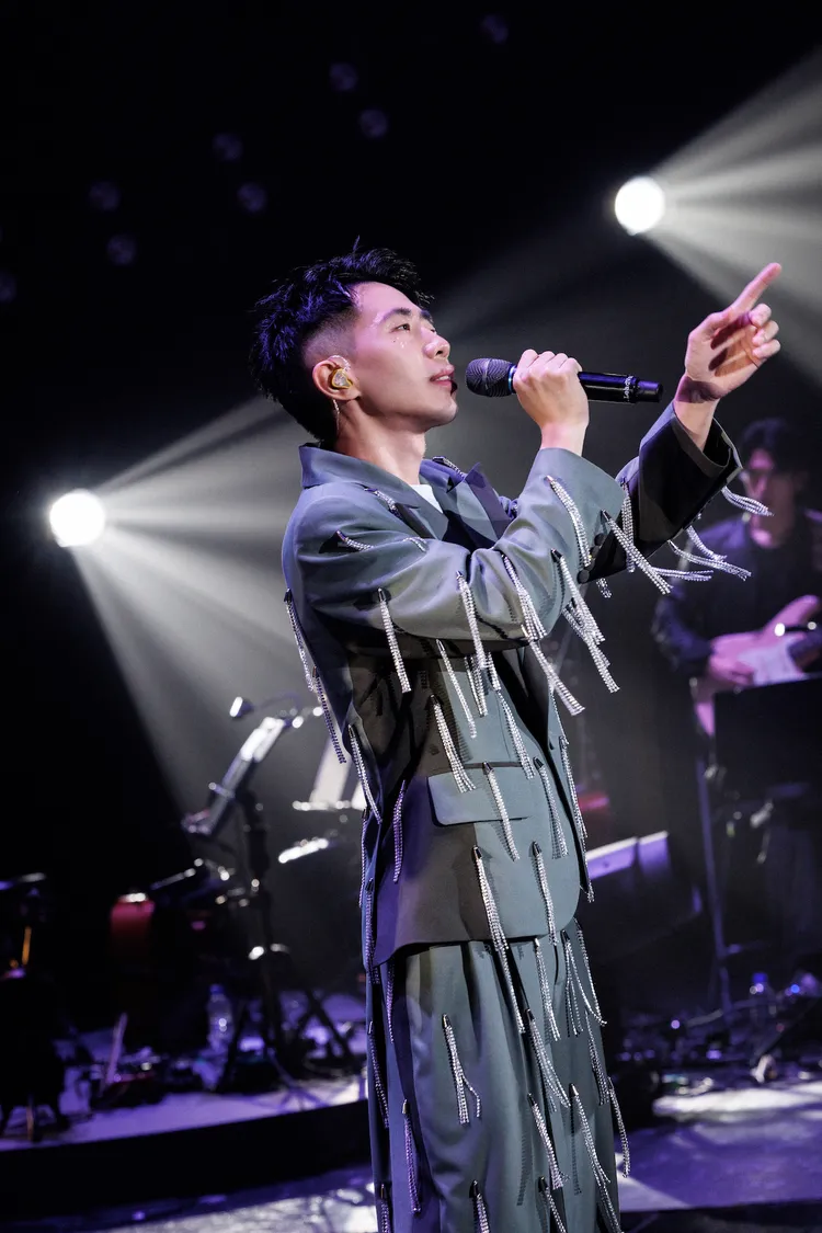 鄭興開唱不僅金曲歌王HUSH現身台下，白安、小球、許含光等人也都到場支持。KKTIX提供