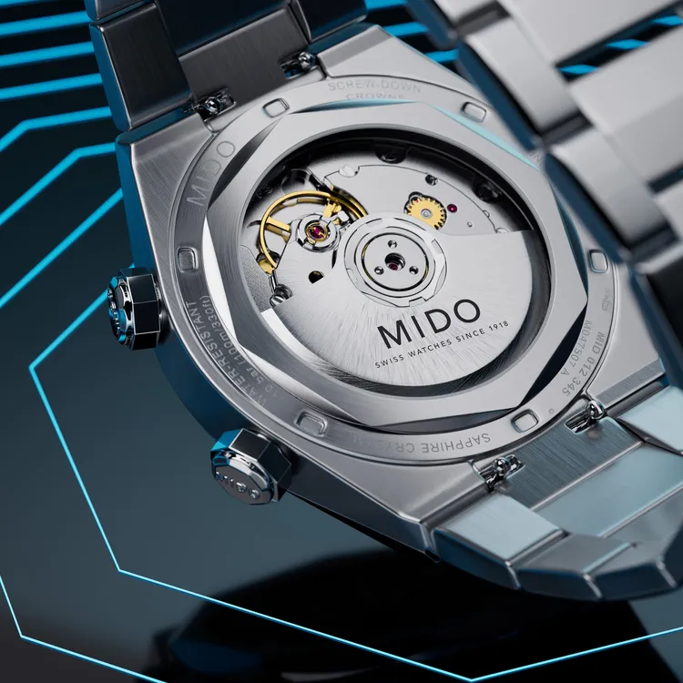 Multifort 8 Two Crowns搭載Caliber 72 自動上鍊機芯，提供長達72小時動力儲存。品牌提供