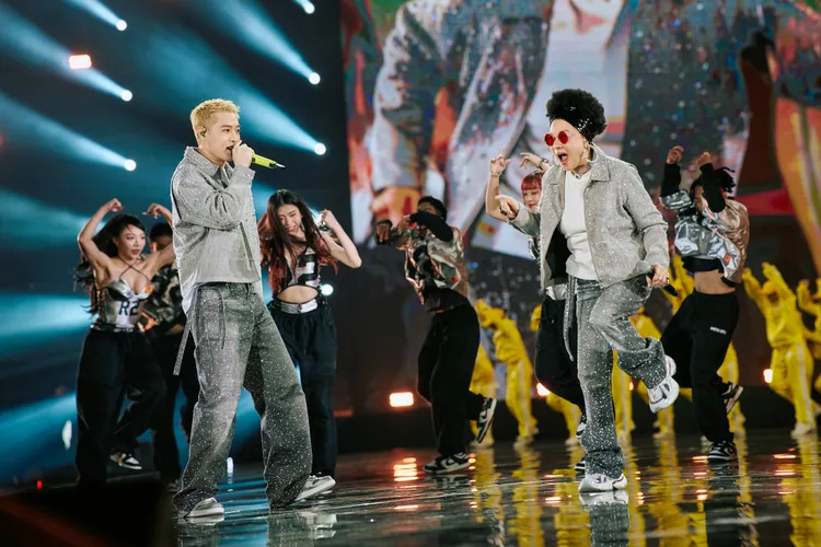 周湯豪與媽媽比莉為世壯運演出籌備2個月。環球音樂提供