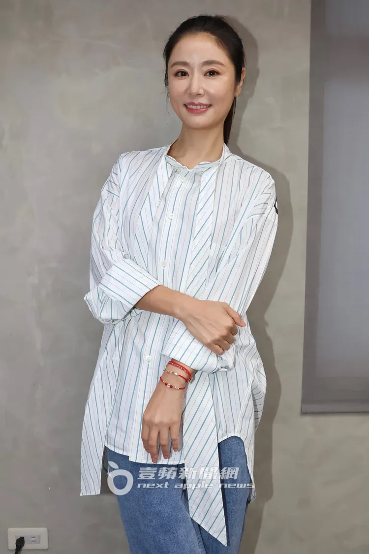 「逆齡女神」林心如提醒，鳳凰電波電波探頭有防偽標籤，還要記得掃碼認證。特勤中心攝