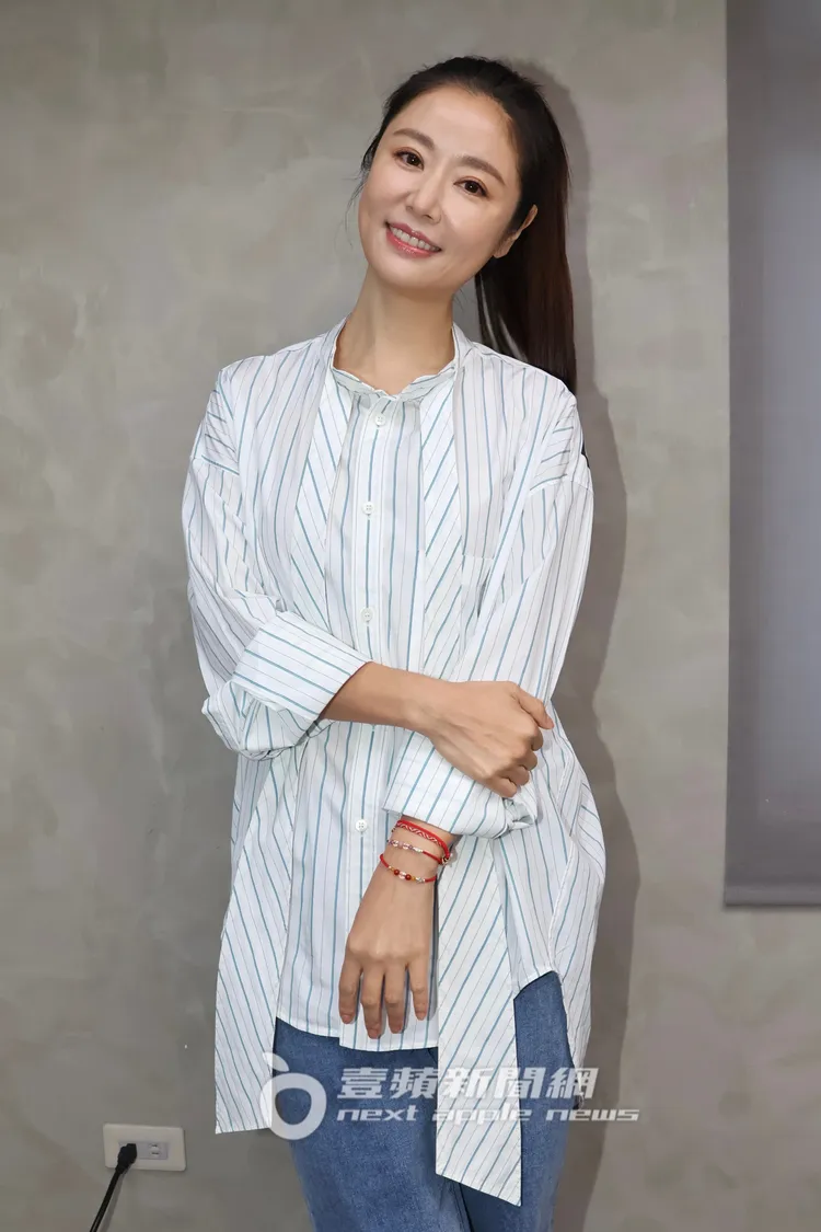 「最美製作人」林心如呼籲消費者，打鳳凰電波一定要找原廠認證診所、電波探頭要有防偽標籤。特勤中心攝