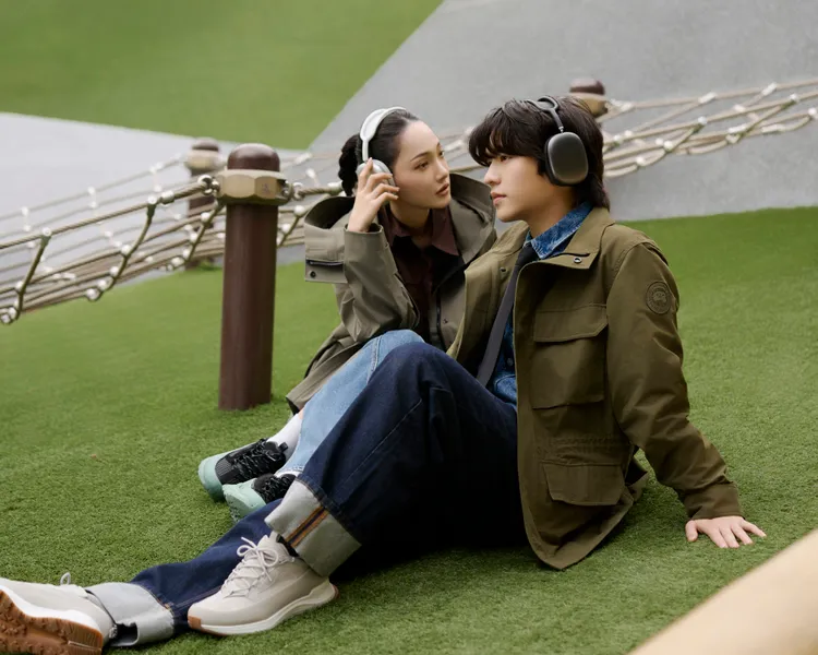 林映唯（左）、王碩瀚（右）演繹Canada Goose「機能情侶裝」。品牌提供