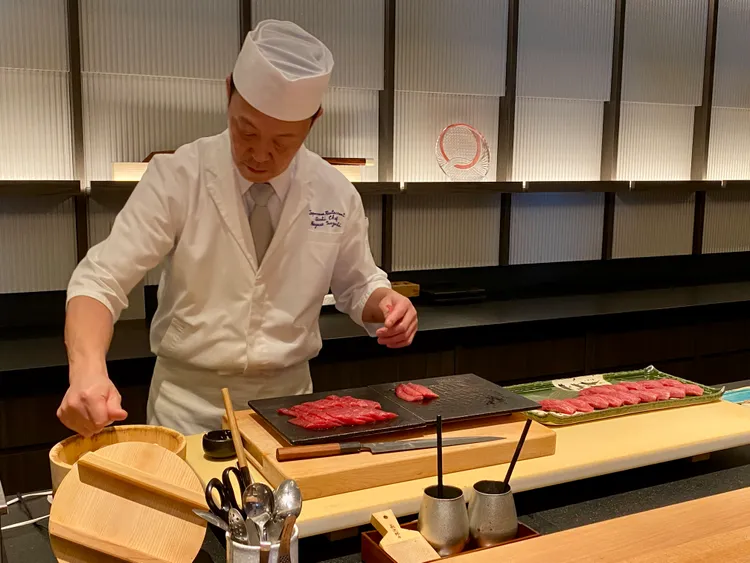 期間在日料餐廳可吃到赤身、中腹、大腹等部位刺身及握壽司等鮪魚祭品項。莊偉祺攝