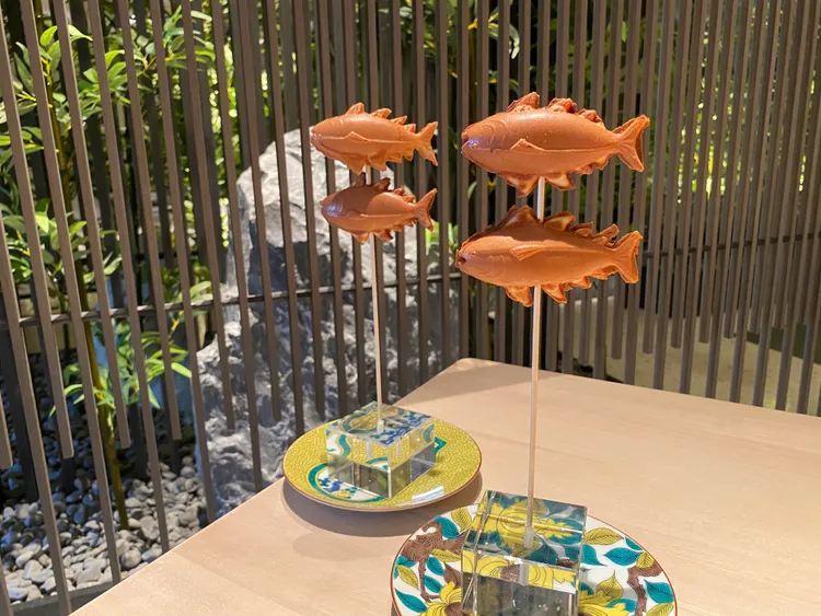 鮪魚祭期間，連甜點也端出包進鮪魚餡的造型雞蛋糕。莊偉祺攝