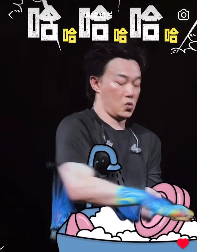 陳奕迅自嘲洗碗工。翻攝fnds_worldtouringIG