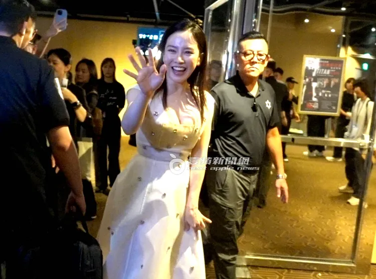 宋智孝在現場瘋狂簽名4分多鐘。特勤中心攝