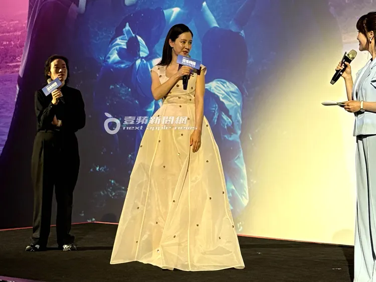 宋智孝一身爆乳裝禮服現身影廳內與粉絲同歡。特勤中心攝