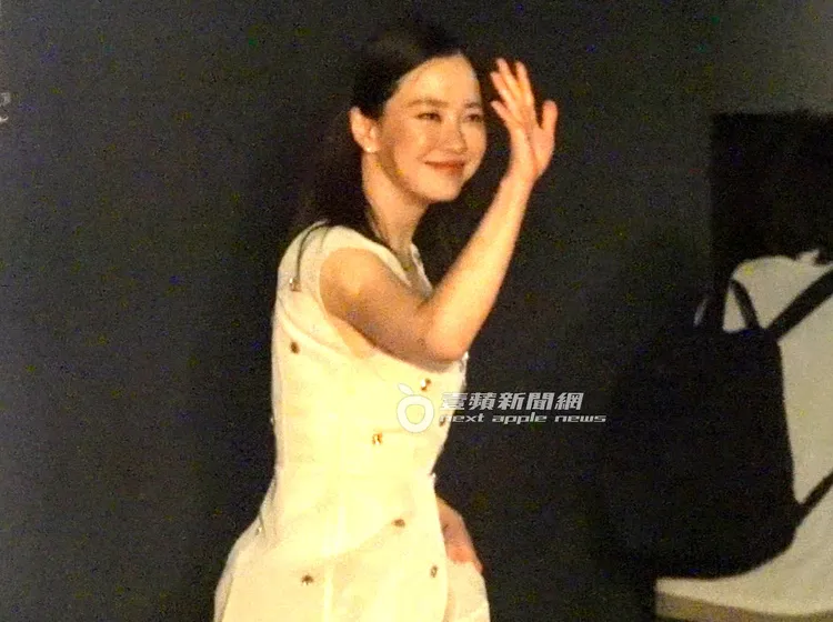 宋智孝記者會結束準備前往影廳和粉絲一起搶先看節目片段。特勤中心攝