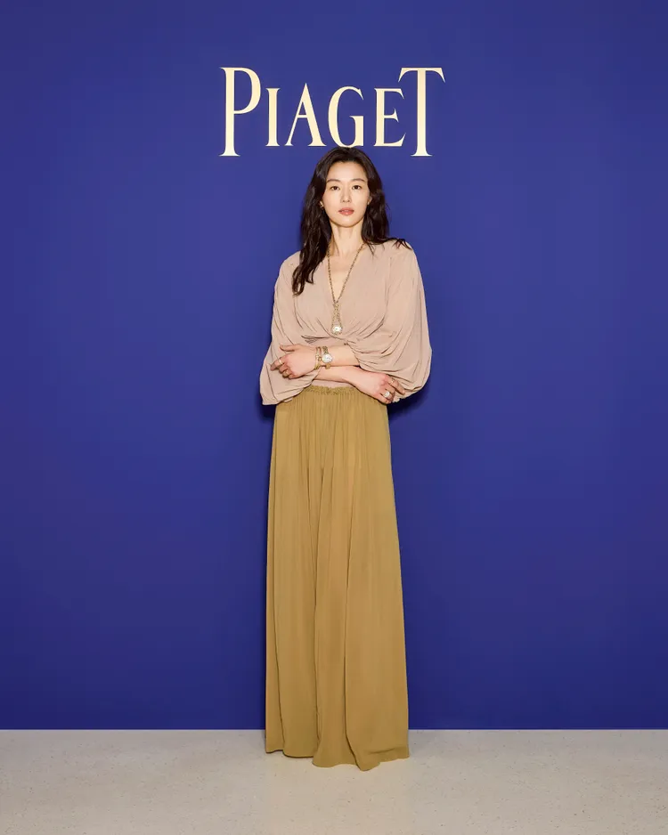 全智賢一身飄逸出席伯爵SIXTIE系列珠寶腕錶展，氣場超強大。品牌提供