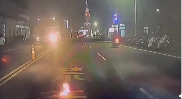 疑似有民眾火燒老鼠。翻攝「老高漫談臉書專頁」臉書