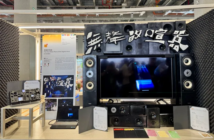 指導作品《無聲的喧囂》榮獲金獎。橘子集團提供