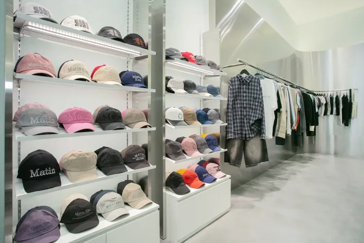 店內打造一整面棒球帽牆。品牌提供