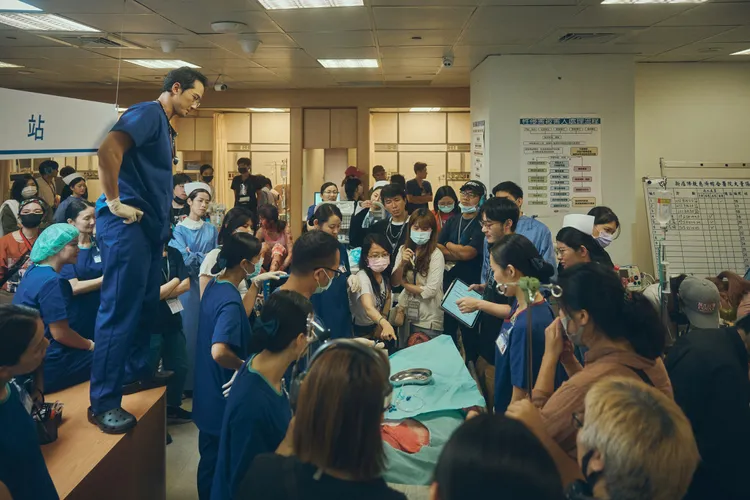 急診室緊張大場面。大愛提供