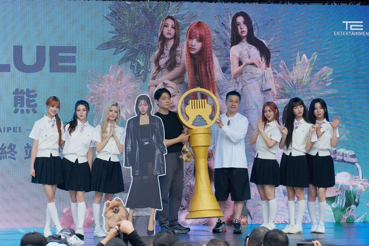 幻藍小熊首支韓文單曲《COCOCO》入圍金曲最佳單曲製作人獎。天空娛樂提供