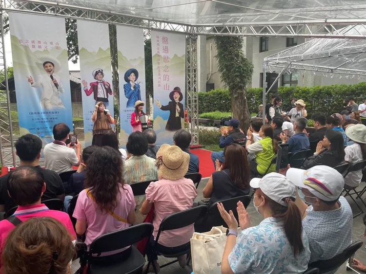 現場吸引歌迷齊聚一堂。張沛森攝