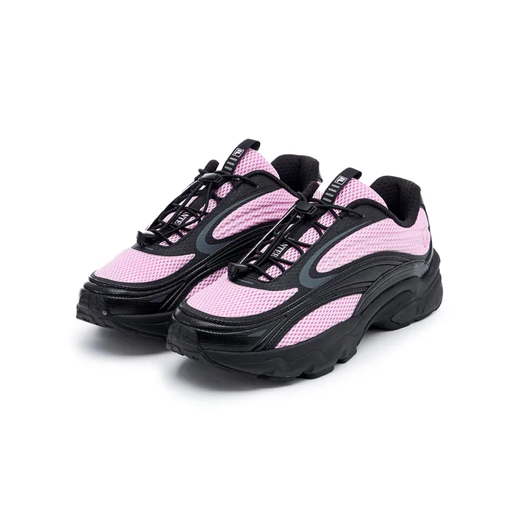FILA PANTERA PINK跑鞋，3680元。品牌提供