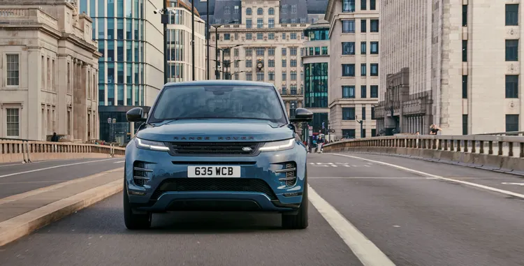 統一搭載Ingenium 2.0四缸MHEV渦輪增壓引擎，提供最大249PS與365Nm的最大動力輸出，標配Terrain Response 2第二代全地形反應系統，不論日常使用或家庭戶外生活，皆能提供車主從容不迫的美好駕馭體驗。業者提供