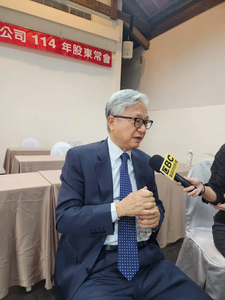 川普對等關稅衝擊全球經濟加上新台幣急升，新光合纖今召開股東會，董事長吳東昇表示，「企業面對的挑戰比以往更多，匯率影響更超越關稅。許麗珍攝