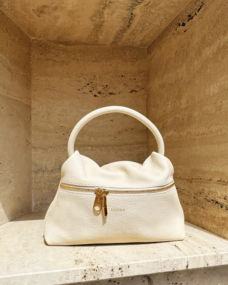 Testoni的 Wizard 23包。品牌提供