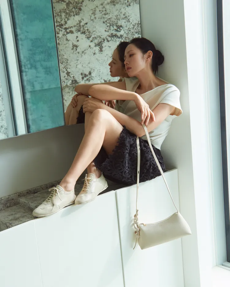 孫藝真成為義大利皮具品牌Testoni全球品牌大使。品牌提供