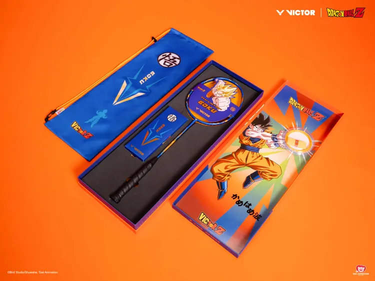 VICTOR x《七龍珠Z》聯名商品推出球拍禮盒與球拍，設計融入孫悟空與神龍元素。業者提供