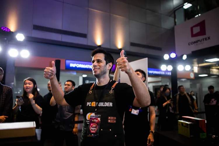 全球最大 PC 社群「PCMR」創辦人 Pedro首度來台參戰並獲得亞軍。Newegg提供