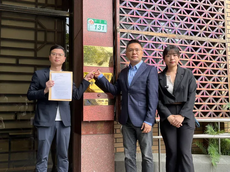 張斯綱昨天到北檢告發監察院秘書長李俊俋用公務車載愛犬洗澡，公器私用，籲請檢調偵辦。謝亞庭攝