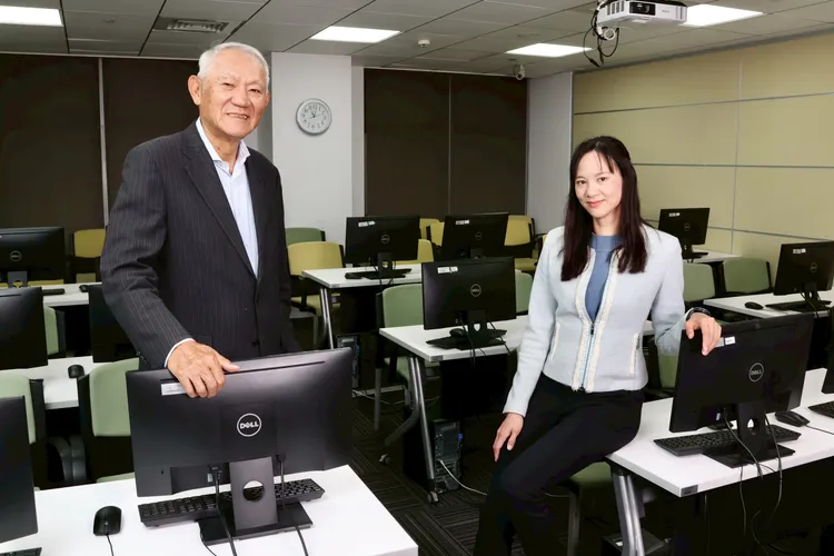 虎門科技創辦人、總裁楊舜如和總經理楊涪嵐，父女倆默契十足「老爸管外、女兒管內」，父女第一次共同接受媒體訪問。莊宗達攝