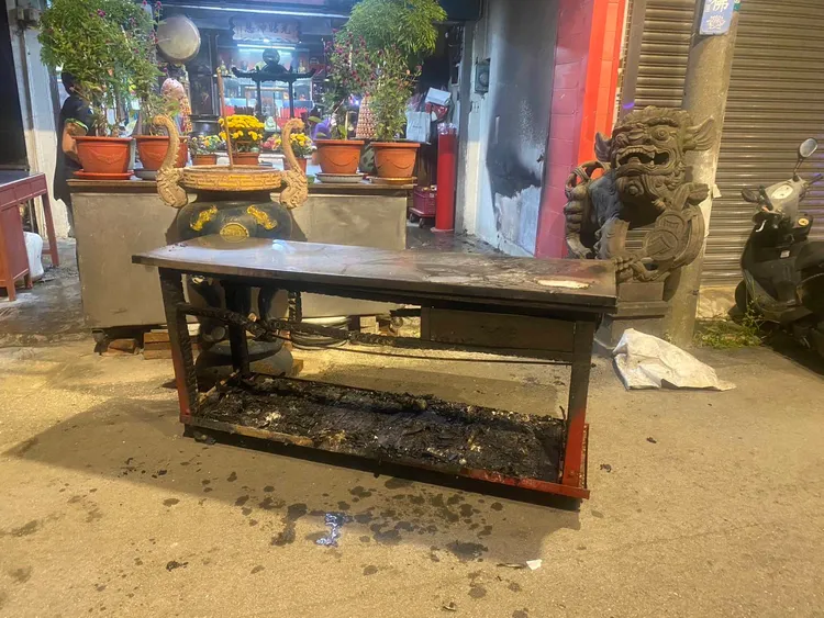 縱火現場。桃園警分局提供