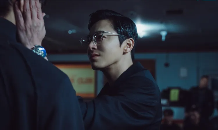 曹政奭客串指使未成年洗錢的黑道大哥。翻攝Netflix