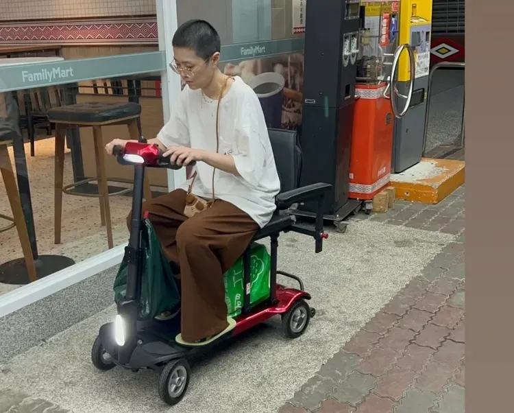 曹雅雯剃平頭只為了陪伴病父對抗病魔。翻攝曹雅雯IG限動