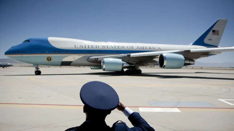 美國現役的空軍一號已經使用超過40年，不符川普期待。美聯社