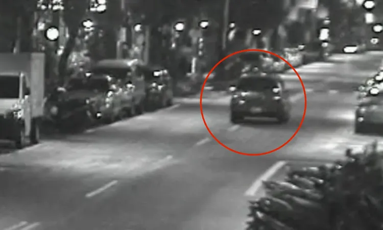 王婦開車跨越道路中線，又左右搖擺，駕駛行為相當危險。翻攝畫面