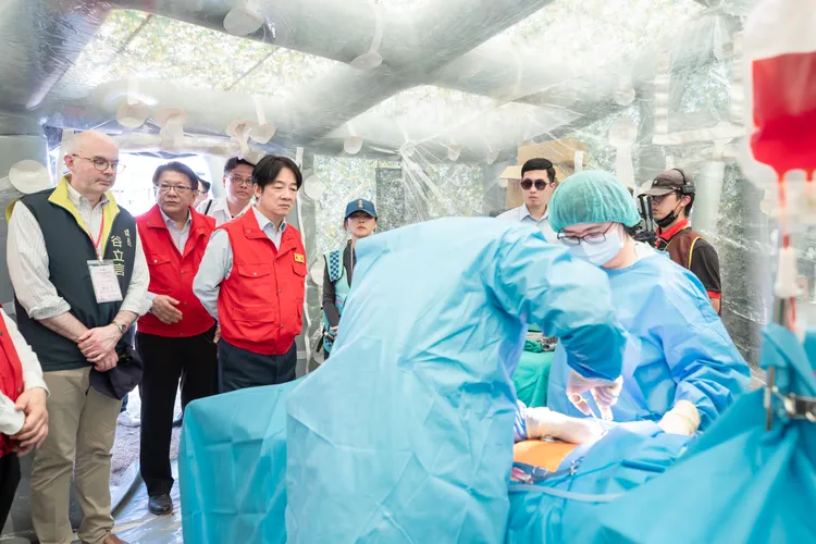 總統賴清德視察全社會防衛韌性委員會實地演練：擴充急救醫療場所。總統府提供