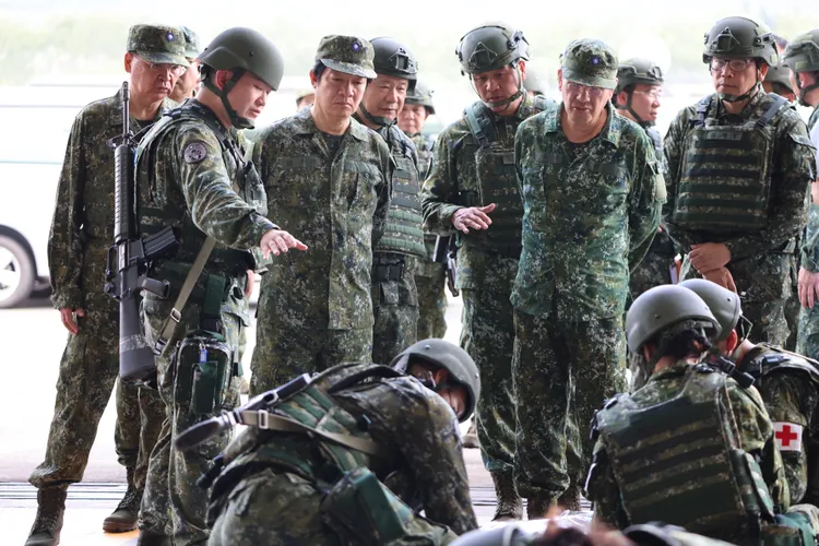 去年漢光演習期間，總統賴清德視導空軍花蓮基地戰傷救護演練。李俊毅攝