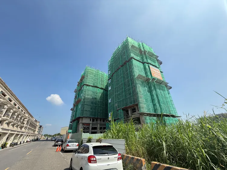 台南「新營區」位居雙科學園區之間，預售、新成屋持續推出，帶動單坪價差擴大。永慶房產集團提供