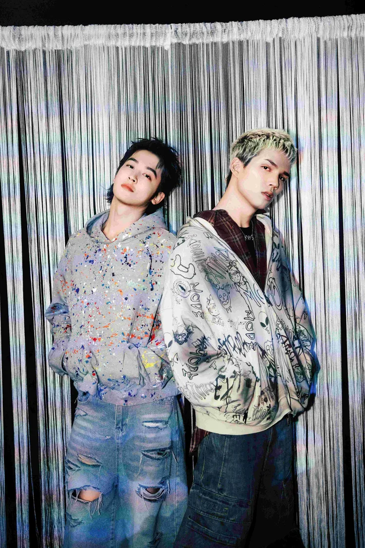 小樂吳思賢（左）與派偉俊（右）合作全新洗腦神曲《Chasing Dreams》。華納音樂提供