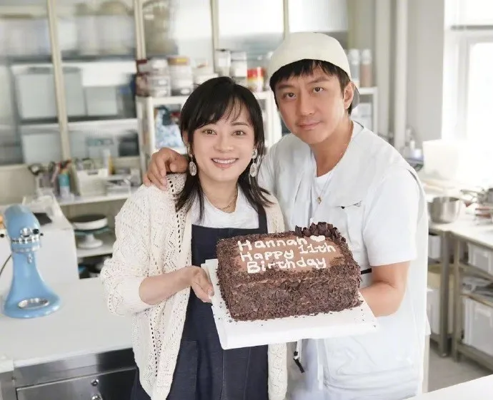 孫儷與鄧超秀自己親手做的蛋糕。翻攝孫儷微博