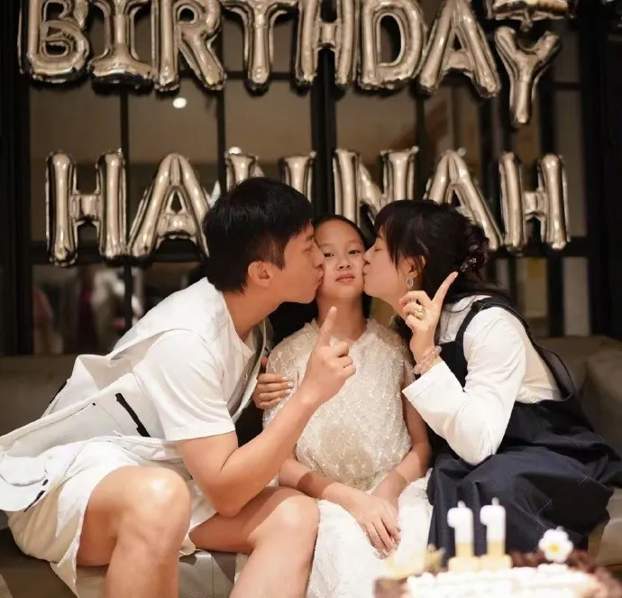 孫儷與鄧超為11歲女兒慶生。翻攝孫儷微博