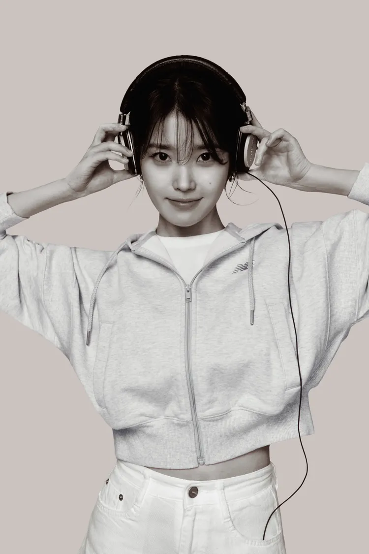 New Balance用IU美貌開啟今年的「Grey Days」。品牌提供