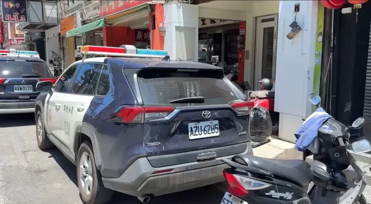 警方派員到場鑑識採證。民眾提供