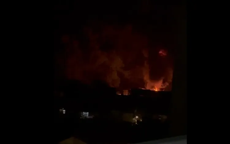 火勢在深夜中格外嚇人。翻攝自nakajima1006的threads